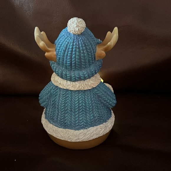 Vtg Lighted Glitter Reindeer Holding Sparkly Wreath w/Blue Hat & Coat - Picture 2 of 9